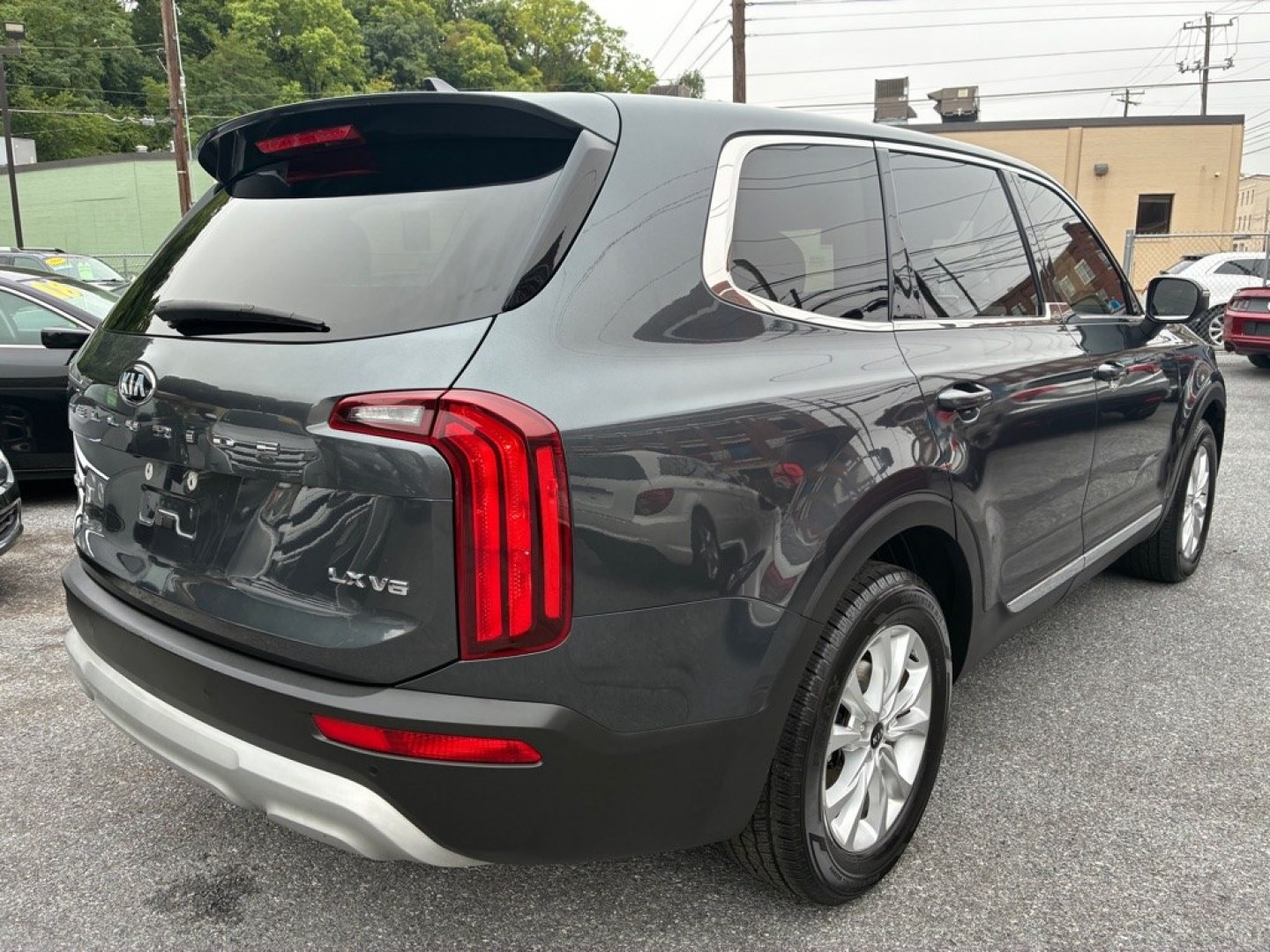 2020 GREEN KIA TELLURIDE LX (5XYP2DHC5LG) with an 3.8L engine, Automatic transmission, located at 117 North Cameron Street, Harrisburg, PA, 17101, (717) 963-8962, 40.266762, -76.875259 - WE FINANCE!!! MOST vehicles are available for financing. Good Credit/ Challenged Credit/ No Credit - ALL Trade-Ins Welcomed!!! APPLY ONLINE or CALL us TODAY Please call us to discuss your cash and/or financing options. Thanks for checking our inventory! We're here to help.- Photo#4