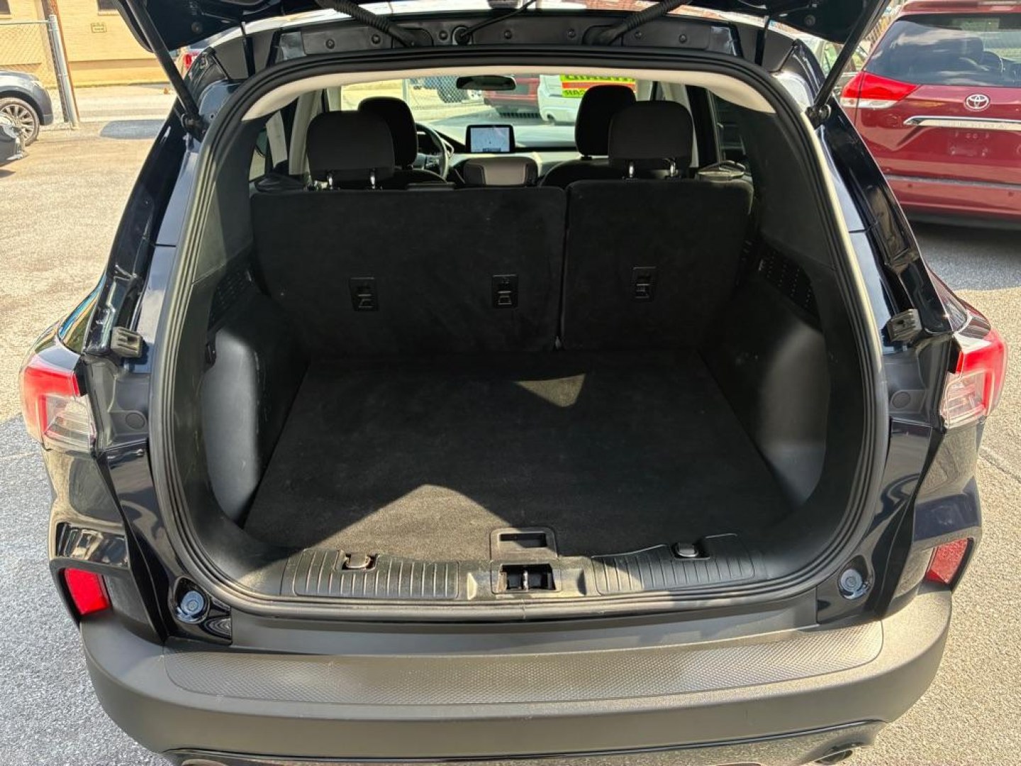 2021 BLUE FORD ESCAPE SE (1FMCU0BZ8MU) with an 2.5L engine, Continuously Variable transmission, located at 117 North Cameron Street, Harrisburg, PA, 17101, (717) 963-8962, 40.266762, -76.875259 - WE FINANCE!!! MOST vehicles are available for financing. Good Credit/ Challenged Credit/ No Credit - ALL Trade-Ins Welcomed!!! APPLY ONLINE or CALL us TODAY Please call us to discuss your cash and/or financing options. Thanks for checking our inventory! We're here to help.- Photo#10