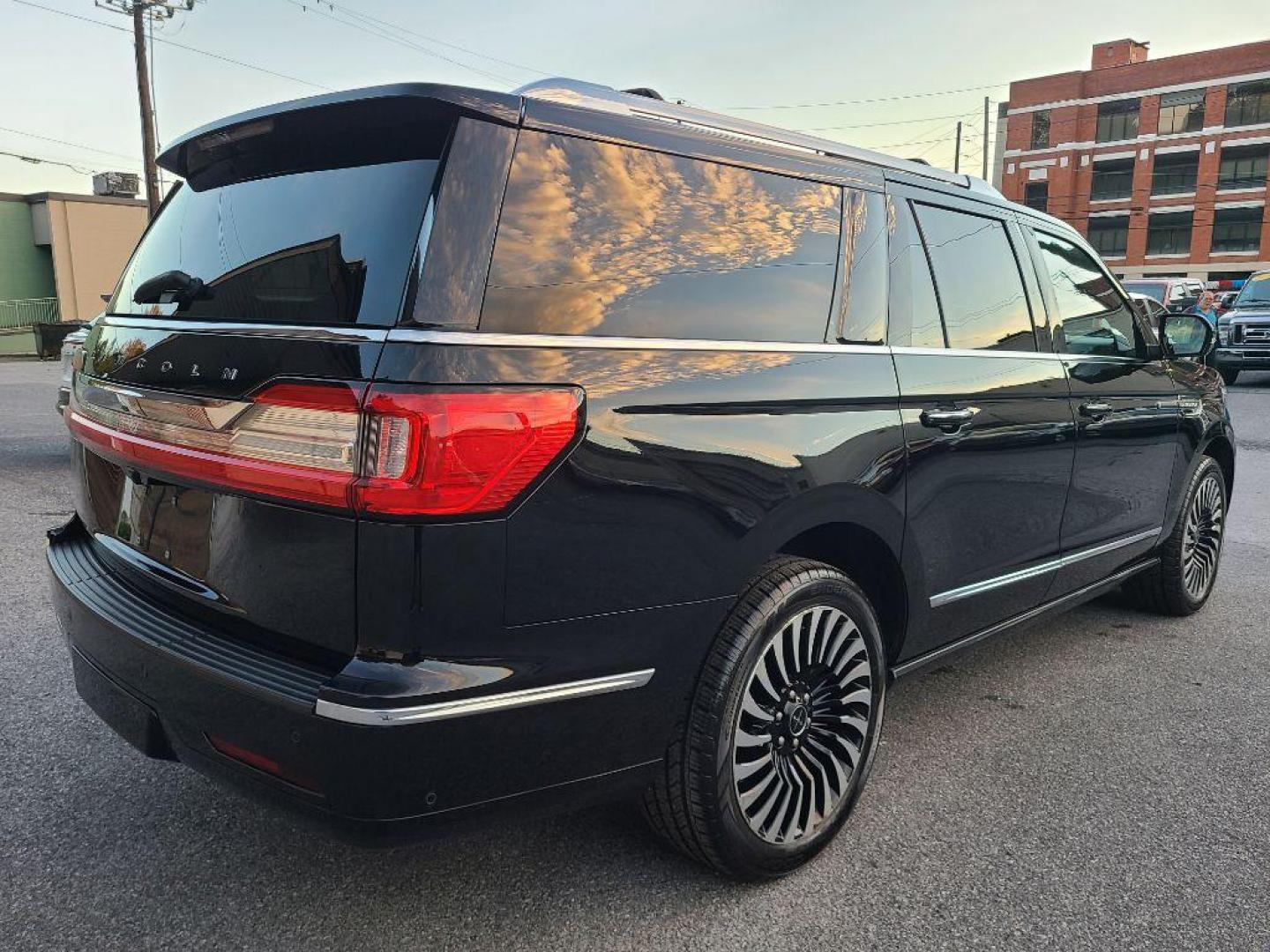 2021 BLACK LINCOLN NAVIGATOR L BLACK LABEL (5LMJJ3TT5ME) with an 3.5L engine, Automatic transmission, located at 7981 Paxton Street, Harrisburg, PA, 17111, (717) 561-2926, 40.261490, -76.749229 - WE FINANCE!!! Good Credit/ Bad Credit/ No Credit - ALL Trade-Ins Welcomed!!! ***Guaranteed Credit Approval*** APPLY ONLINE or CALL us TODAY ;) Please call us to discuss your cash and financing options. - Photo#4