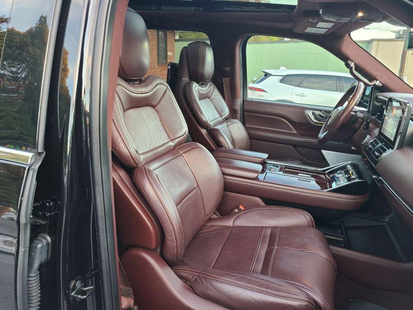 2021 BLACK LINCOLN NAVIGATOR L BLACK LABEL (5LMJJ3TT5ME) with an 3.5L engine, Automatic transmission, located at 7981 Paxton Street, Harrisburg, PA, 17111, (717) 561-2926, 40.261490, -76.749229 - WE FINANCE!!! Good Credit/ Bad Credit/ No Credit - ALL Trade-Ins Welcomed!!! ***Guaranteed Credit Approval*** APPLY ONLINE or CALL us TODAY ;) Please call us to discuss your cash and financing options. - Photo#8