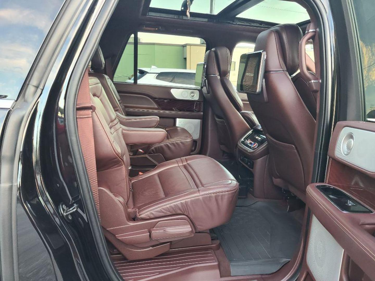 2021 BLACK LINCOLN NAVIGATOR L BLACK LABEL (5LMJJ3TT5ME) with an 3.5L engine, Automatic transmission, located at 7981 Paxton Street, Harrisburg, PA, 17111, (717) 561-2926, 40.261490, -76.749229 - WE FINANCE!!! Good Credit/ Bad Credit/ No Credit - ALL Trade-Ins Welcomed!!! ***Guaranteed Credit Approval*** APPLY ONLINE or CALL us TODAY ;) Please call us to discuss your cash and financing options. - Photo#17