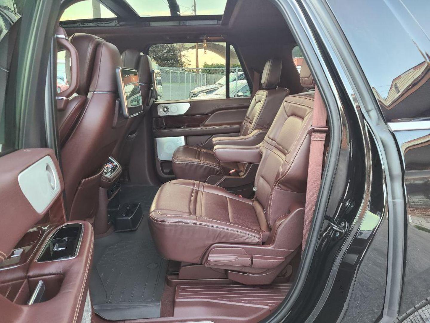 2021 BLACK LINCOLN NAVIGATOR L BLACK LABEL (5LMJJ3TT5ME) with an 3.5L engine, Automatic transmission, located at 7981 Paxton Street, Harrisburg, PA, 17111, (717) 561-2926, 40.261490, -76.749229 - WE FINANCE!!! Good Credit/ Bad Credit/ No Credit - ALL Trade-Ins Welcomed!!! ***Guaranteed Credit Approval*** APPLY ONLINE or CALL us TODAY ;) Please call us to discuss your cash and financing options. - Photo#25