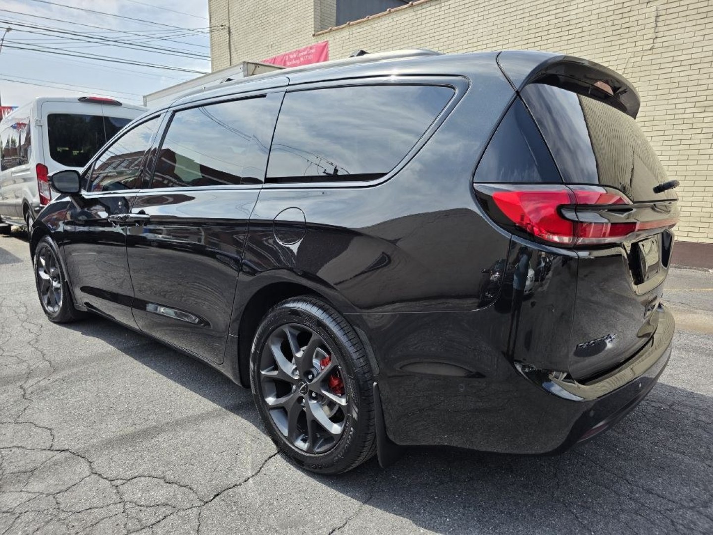 2022 BLACK CHRYSLER PACIFICA LIMITED (2C4RC1GG3NR) with an 3.6L engine, Automatic transmission, located at 117 North Cameron Street, Harrisburg, PA, 17101, (717) 963-8962, 40.266762, -76.875259 - WE FINANCE!!! MOST vehicles are available for financing. Good Credit/ Challenged Credit/ No Credit - ALL Trade-Ins Welcomed!!! APPLY ONLINE or CALL us TODAY Please call us to discuss your cash and/or financing options. Thanks for checking our inventory! We're here to help.- Photo#2