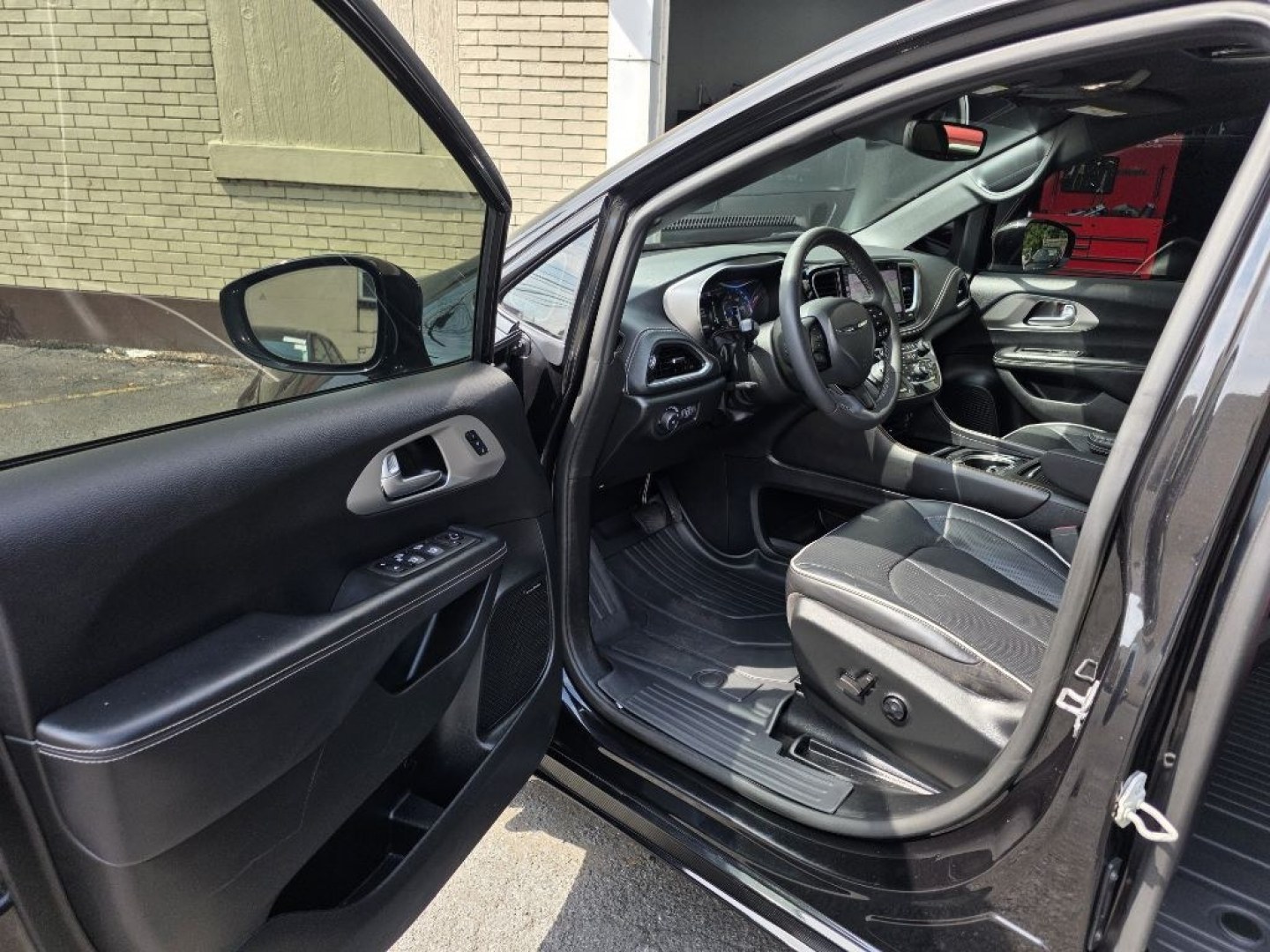 2022 BLACK CHRYSLER PACIFICA LIMITED (2C4RC1GG3NR) with an 3.6L engine, Automatic transmission, located at 117 North Cameron Street, Harrisburg, PA, 17101, (717) 963-8962, 40.266762, -76.875259 - WE FINANCE!!! MOST vehicles are available for financing. Good Credit/ Challenged Credit/ No Credit - ALL Trade-Ins Welcomed!!! APPLY ONLINE or CALL us TODAY Please call us to discuss your cash and/or financing options. Thanks for checking our inventory! We're here to help.- Photo#9