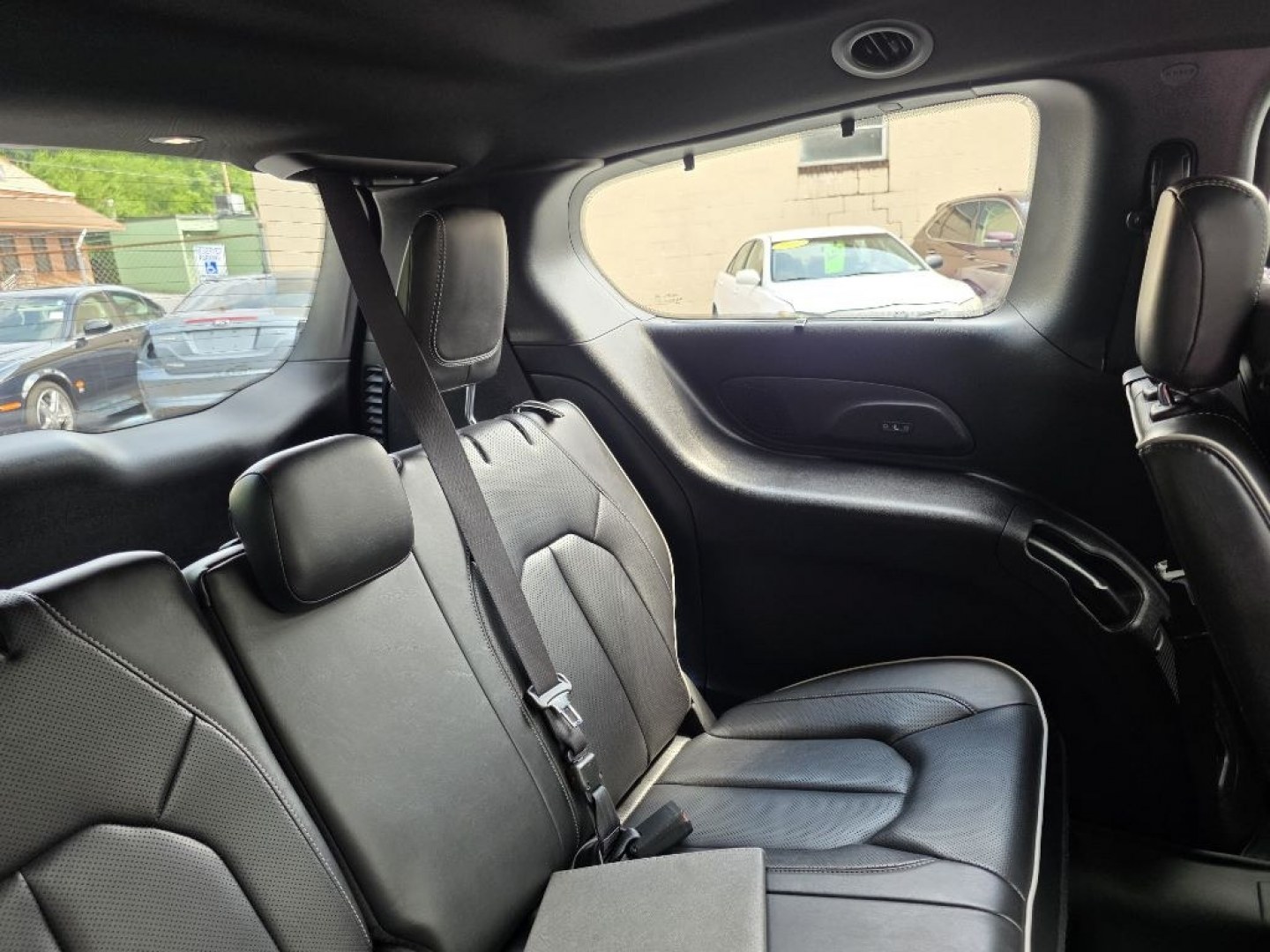 2022 BLACK CHRYSLER PACIFICA LIMITED (2C4RC1GG3NR) with an 3.6L engine, Automatic transmission, located at 117 North Cameron Street, Harrisburg, PA, 17101, (717) 963-8962, 40.266762, -76.875259 - WE FINANCE!!! MOST vehicles are available for financing. Good Credit/ Challenged Credit/ No Credit - ALL Trade-Ins Welcomed!!! APPLY ONLINE or CALL us TODAY Please call us to discuss your cash and/or financing options. Thanks for checking our inventory! We're here to help.- Photo#17