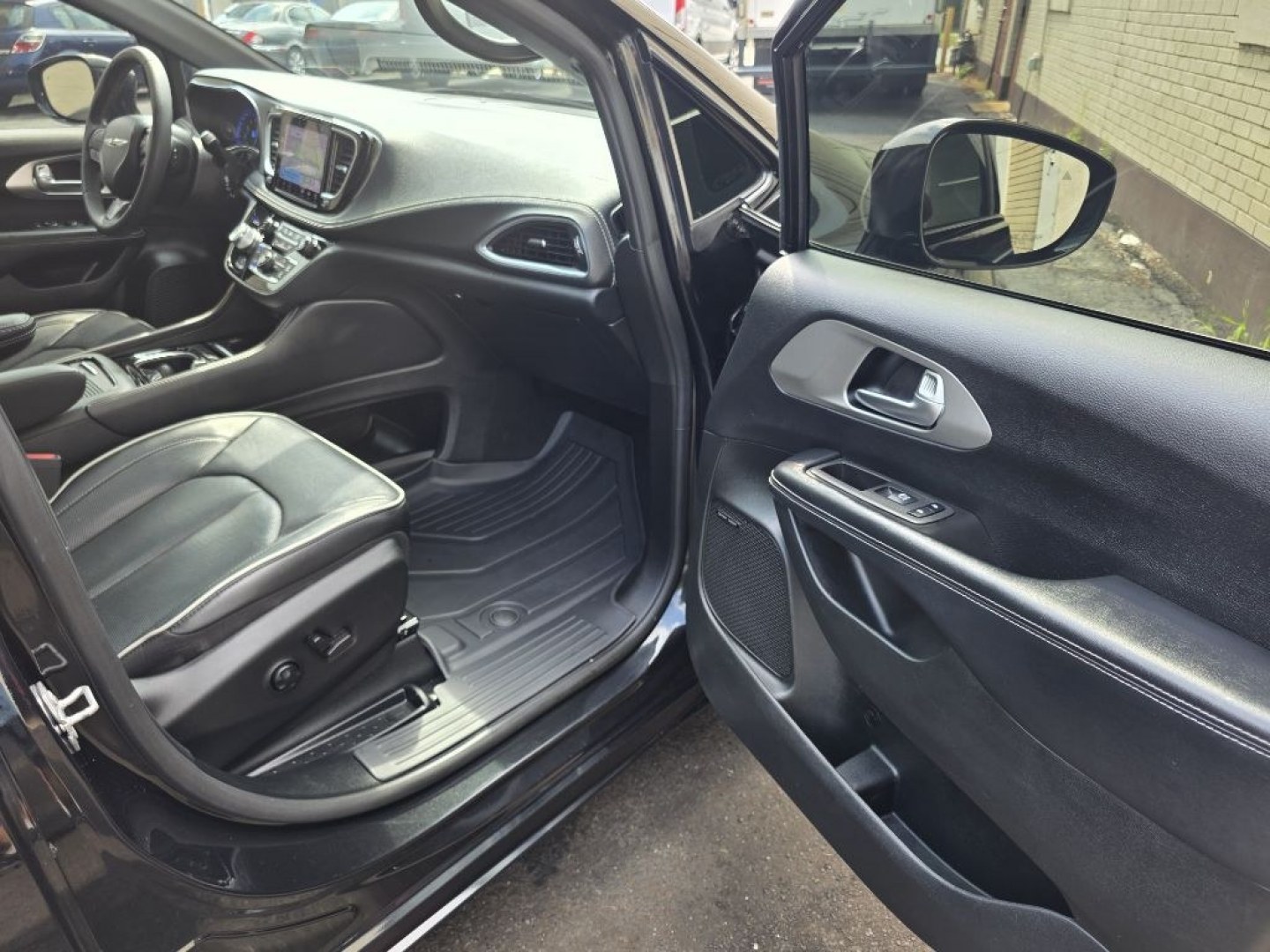 2022 BLACK CHRYSLER PACIFICA LIMITED (2C4RC1GG3NR) with an 3.6L engine, Automatic transmission, located at 117 North Cameron Street, Harrisburg, PA, 17101, (717) 963-8962, 40.266762, -76.875259 - WE FINANCE!!! MOST vehicles are available for financing. Good Credit/ Challenged Credit/ No Credit - ALL Trade-Ins Welcomed!!! APPLY ONLINE or CALL us TODAY Please call us to discuss your cash and/or financing options. Thanks for checking our inventory! We're here to help.- Photo#20