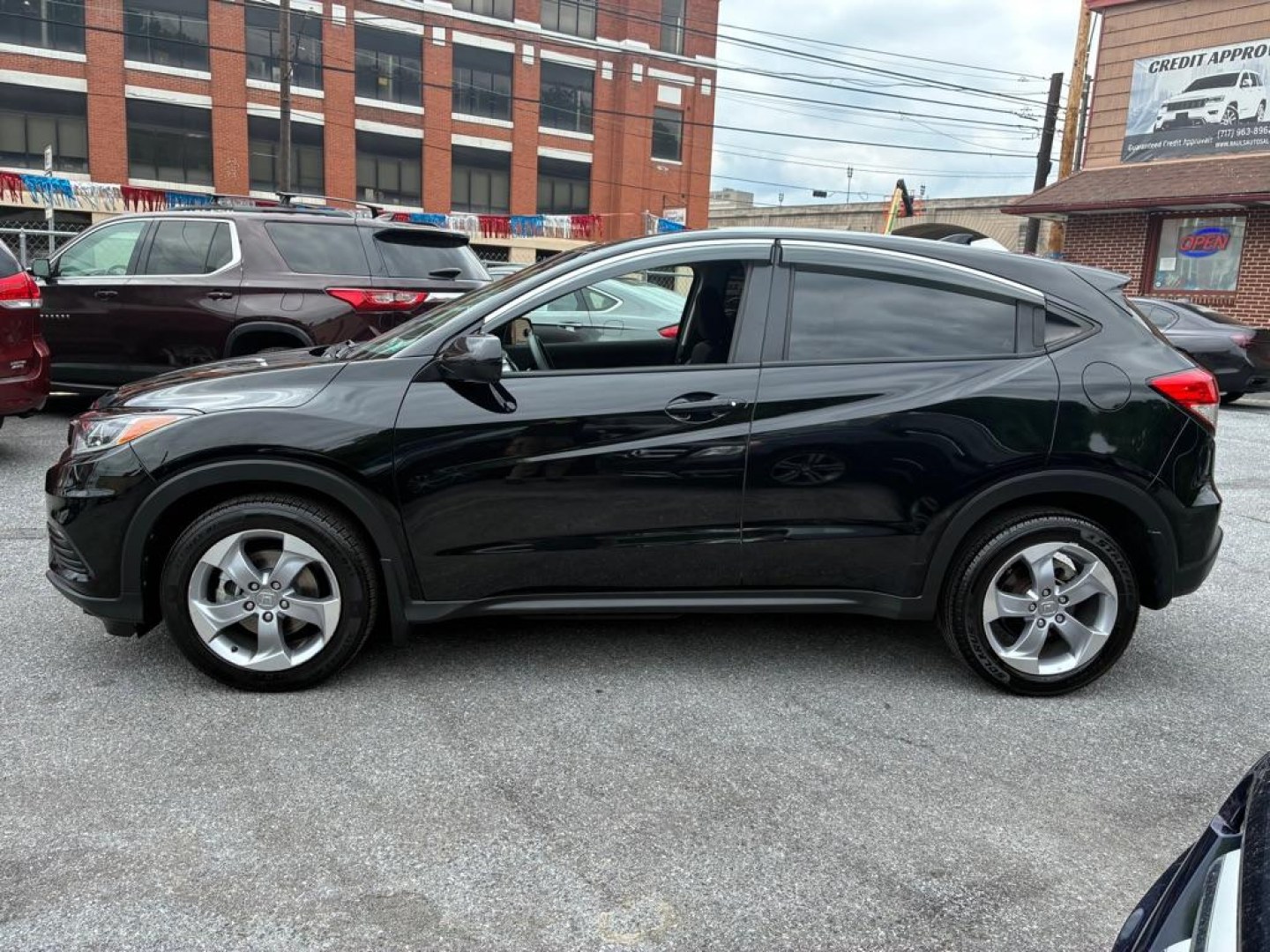 2022 BLACK HONDA HR-V LX (3CZRU6H30NM) with an 1.8L engine, Automatic transmission, located at 117 North Cameron Street, Harrisburg, PA, 17101, (717) 963-8962, 40.266762, -76.875259 - WE FINANCE!!! MOST vehicles are available for financing. Good Credit/ Challenged Credit/ No Credit - ALL Trade-Ins Welcomed!!! APPLY ONLINE or CALL us TODAY Please call us to discuss your cash and/or financing options. Thanks for checking our inventory! We're here to help.- Photo#1