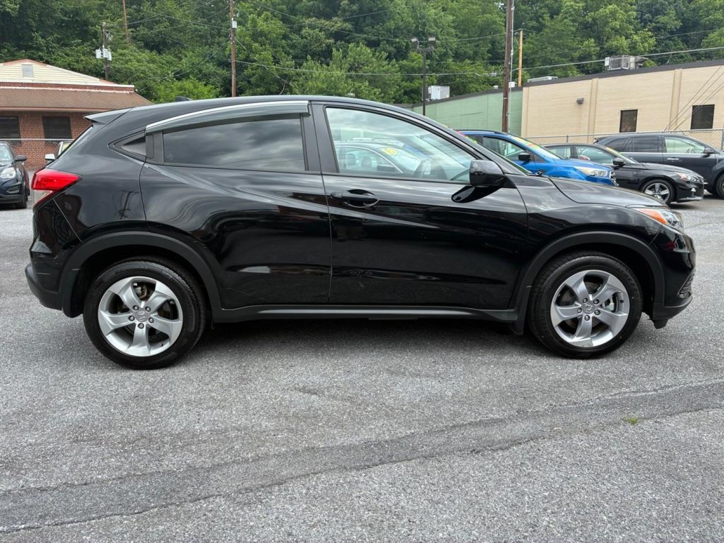 2022 BLACK HONDA HR-V LX (3CZRU6H30NM) with an 1.8L engine, Automatic transmission, located at 117 North Cameron Street, Harrisburg, PA, 17101, (717) 963-8962, 40.266762, -76.875259 - WE FINANCE!!! MOST vehicles are available for financing. Good Credit/ Challenged Credit/ No Credit - ALL Trade-Ins Welcomed!!! APPLY ONLINE or CALL us TODAY Please call us to discuss your cash and/or financing options. Thanks for checking our inventory! We're here to help.- Photo#5