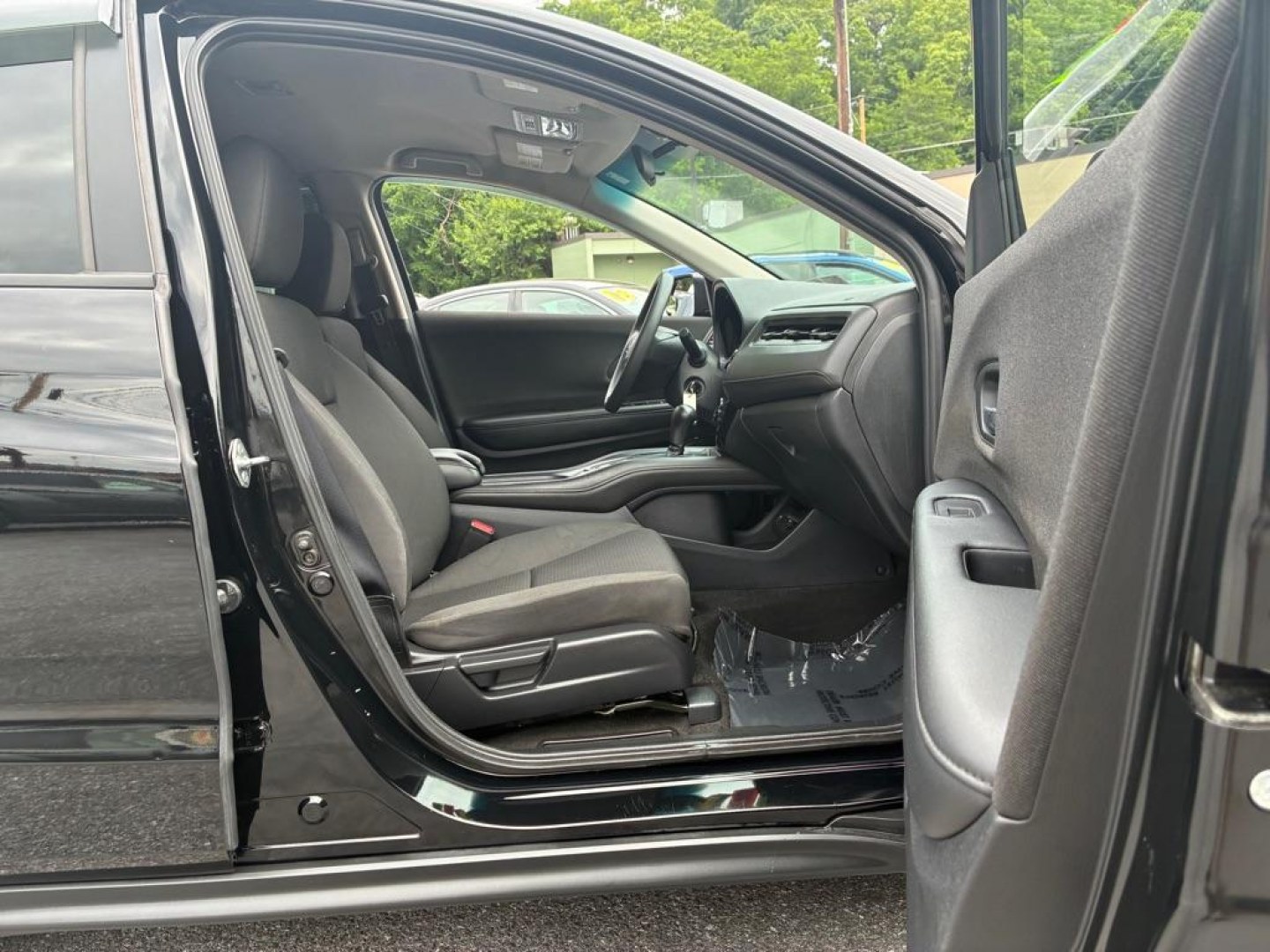 2022 BLACK HONDA HR-V LX (3CZRU6H30NM) with an 1.8L engine, Automatic transmission, located at 117 North Cameron Street, Harrisburg, PA, 17101, (717) 963-8962, 40.266762, -76.875259 - WE FINANCE!!! MOST vehicles are available for financing. Good Credit/ Challenged Credit/ No Credit - ALL Trade-Ins Welcomed!!! APPLY ONLINE or CALL us TODAY Please call us to discuss your cash and/or financing options. Thanks for checking our inventory! We're here to help.- Photo#8