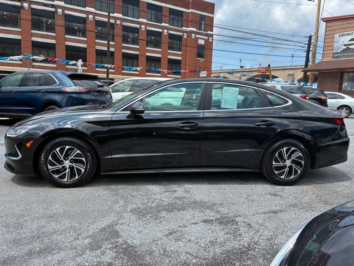 2022 BLACK HYUNDAI SONATA HYBRID (KMHL24JJXNA) with an 2.0L engine, Automatic transmission, located at 117 North Cameron Street, Harrisburg, PA, 17101, (717) 963-8962, 40.266762, -76.875259 - WE FINANCE!!! Good Credit/ Challenged Credit/ No Credit - ALL Trade-Ins Welcomed!!! APPLY ONLINE or CALL us TODAY ;) Please call us to discuss your cash and/or financing options.- Photo#1