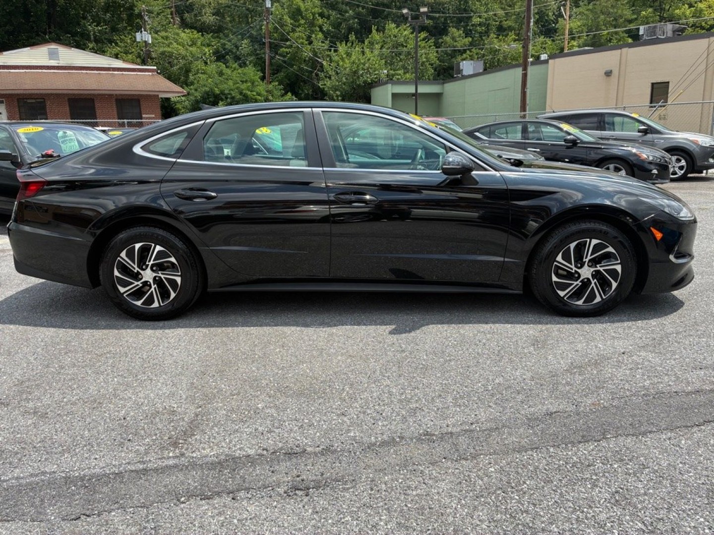 2022 BLACK HYUNDAI SONATA HYBRID (KMHL24JJXNA) with an 2.0L engine, Automatic transmission, located at 117 North Cameron Street, Harrisburg, PA, 17101, (717) 963-8962, 40.266762, -76.875259 - WE FINANCE!!! Good Credit/ Challenged Credit/ No Credit - ALL Trade-Ins Welcomed!!! APPLY ONLINE or CALL us TODAY ;) Please call us to discuss your cash and/or financing options.- Photo#5