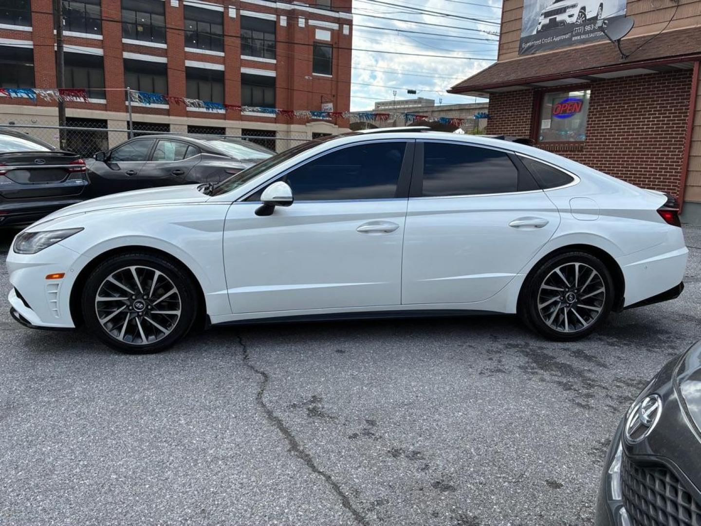 2022 WHITE HYUNDAI SONATA LIMITED (KMHL34J21NA) with an 1.6L engine, Automatic transmission, located at 117 North Cameron Street, Harrisburg, PA, 17101, (717) 963-8962, 40.266762, -76.875259 - WE FINANCE!!! MOST vehicles are available for financing. Good Credit/ Challenged Credit/ No Credit - ALL Trade-Ins Welcomed!!! APPLY ONLINE or CALL us TODAY Please call us to discuss your cash and/or financing options. Thanks for checking our inventory! We're here to help.- Photo#1
