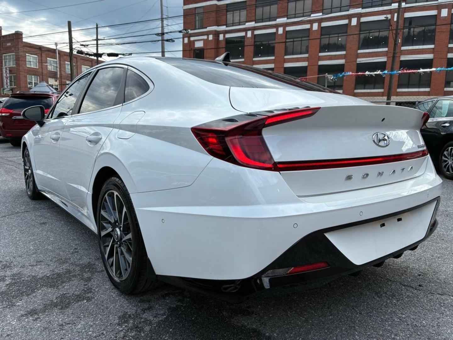 2022 WHITE HYUNDAI SONATA LIMITED (KMHL34J21NA) with an 1.6L engine, Automatic transmission, located at 117 North Cameron Street, Harrisburg, PA, 17101, (717) 963-8962, 40.266762, -76.875259 - WE FINANCE!!! MOST vehicles are available for financing. Good Credit/ Challenged Credit/ No Credit - ALL Trade-Ins Welcomed!!! APPLY ONLINE or CALL us TODAY Please call us to discuss your cash and/or financing options. Thanks for checking our inventory! We're here to help.- Photo#2