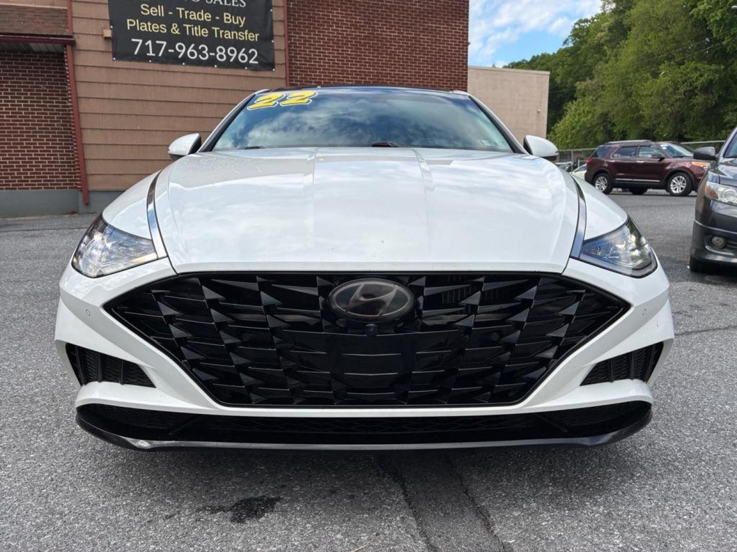 2022 WHITE HYUNDAI SONATA LIMITED (KMHL34J21NA) with an 1.6L engine, Automatic transmission, located at 117 North Cameron Street, Harrisburg, PA, 17101, (717) 963-8962, 40.266762, -76.875259 - WE FINANCE!!! MOST vehicles are available for financing. Good Credit/ Challenged Credit/ No Credit - ALL Trade-Ins Welcomed!!! APPLY ONLINE or CALL us TODAY Please call us to discuss your cash and/or financing options. Thanks for checking our inventory! We're here to help.- Photo#7