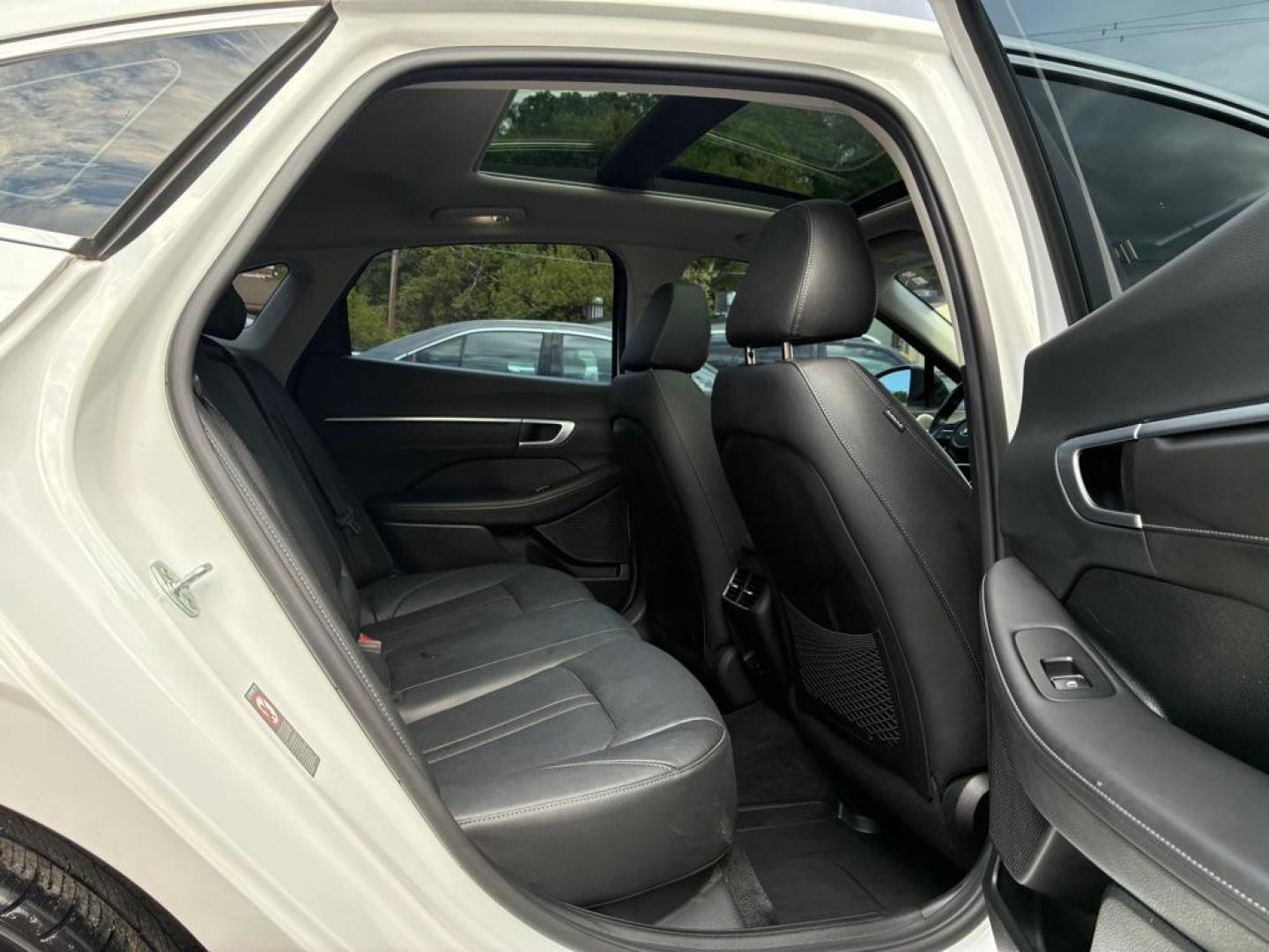 2022 WHITE HYUNDAI SONATA LIMITED (KMHL34J21NA) with an 1.6L engine, Automatic transmission, located at 117 North Cameron Street, Harrisburg, PA, 17101, (717) 963-8962, 40.266762, -76.875259 - WE FINANCE!!! MOST vehicles are available for financing. Good Credit/ Challenged Credit/ No Credit - ALL Trade-Ins Welcomed!!! APPLY ONLINE or CALL us TODAY Please call us to discuss your cash and/or financing options. Thanks for checking our inventory! We're here to help.- Photo#9