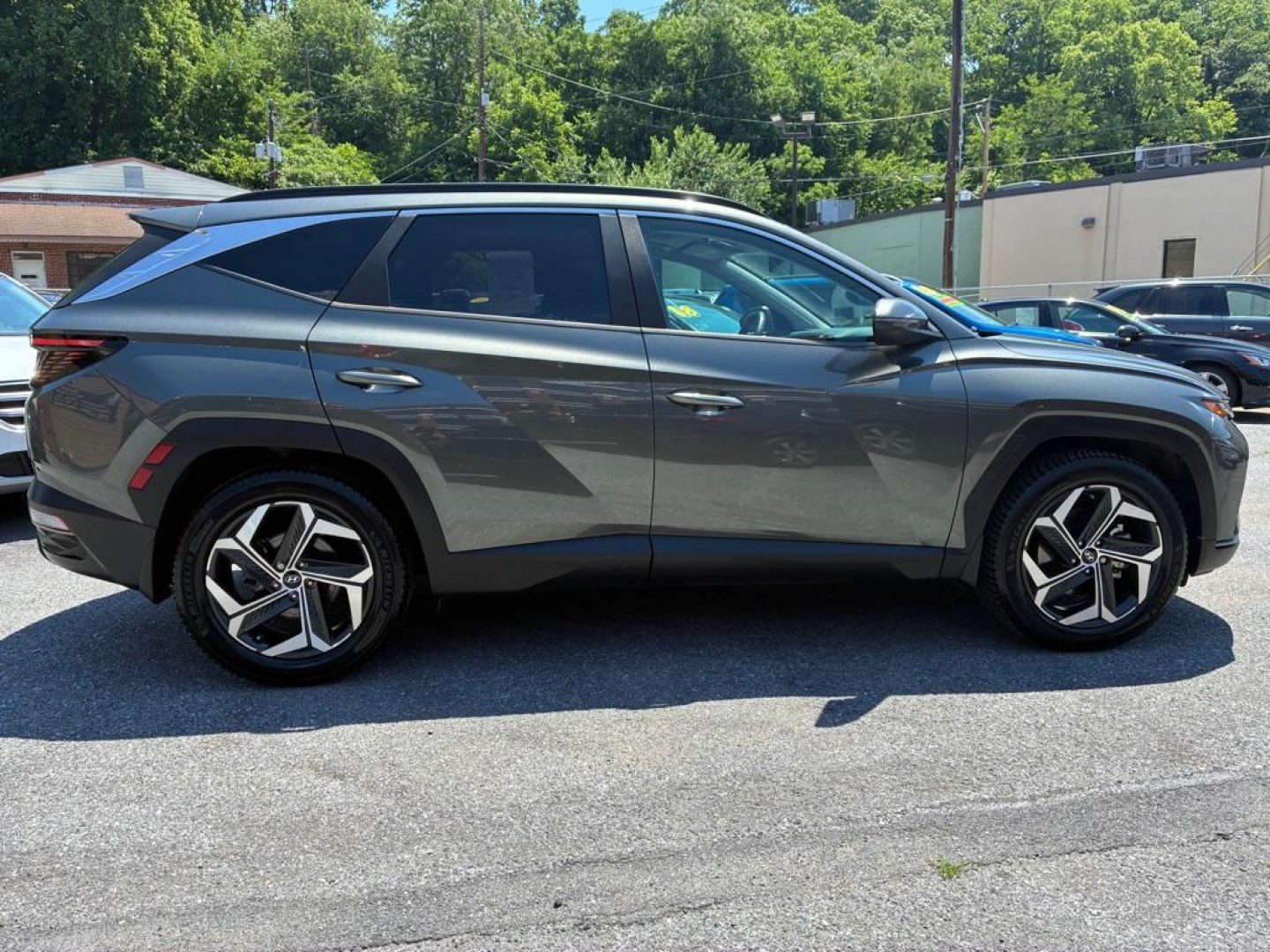 2022 GREEN HYUNDAI TUCSON SEL (5NMJF3AE7NH) with an 2.5L engine, Automatic transmission, located at 117 North Cameron Street, Harrisburg, PA, 17101, (717) 963-8962, 40.266762, -76.875259 - WE FINANCE!!! MOST vehicles are available for financing. Good Credit/ Challenged Credit/ No Credit - ALL Trade-Ins Welcomed!!! APPLY ONLINE or CALL us TODAY Please call us to discuss your cash and/or financing options. Thanks for checking our inventory! We're here to help.- Photo#5