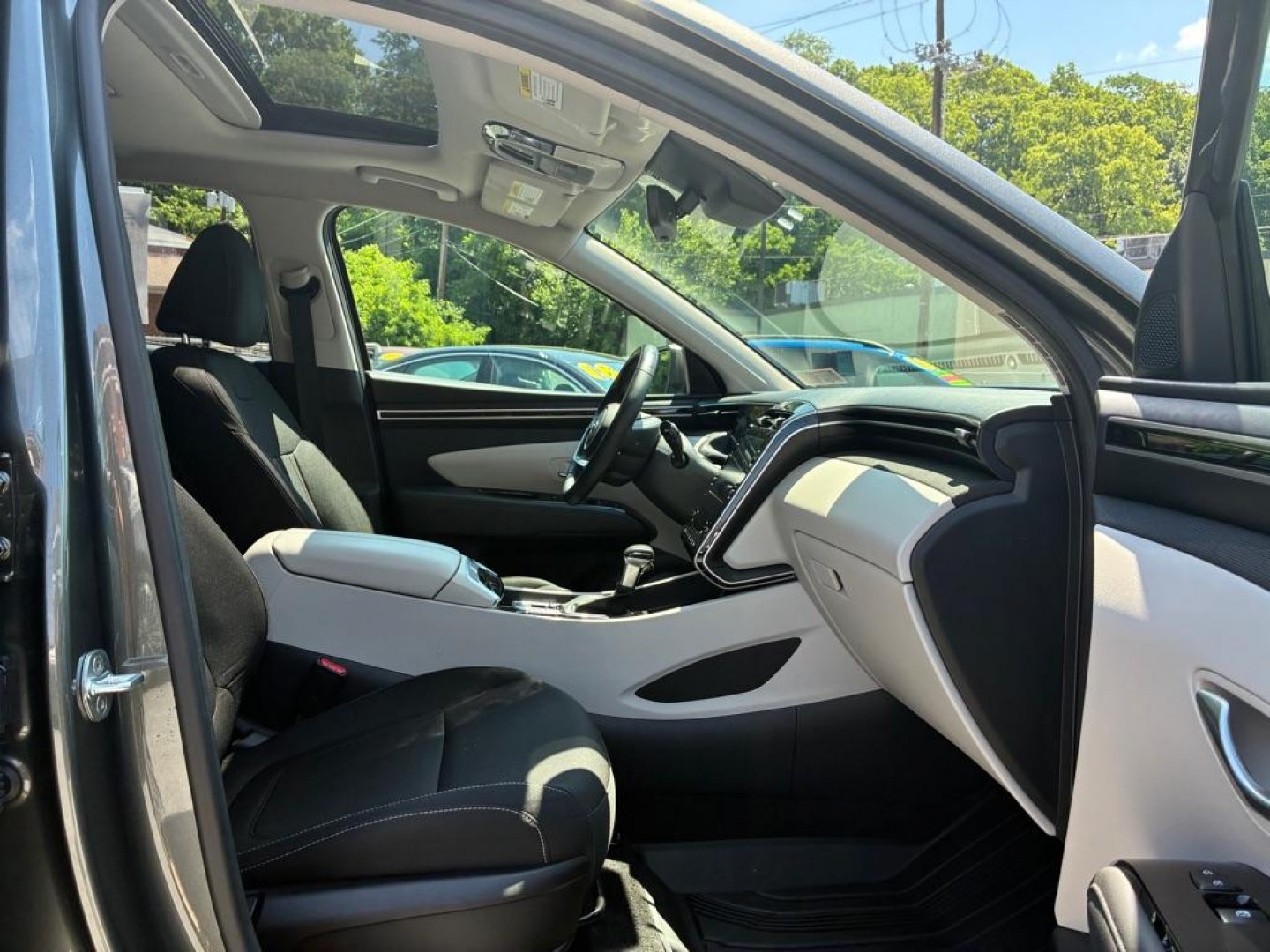 2022 GREEN HYUNDAI TUCSON SEL (5NMJF3AE7NH) with an 2.5L engine, Automatic transmission, located at 117 North Cameron Street, Harrisburg, PA, 17101, (717) 963-8962, 40.266762, -76.875259 - WE FINANCE!!! MOST vehicles are available for financing. Good Credit/ Challenged Credit/ No Credit - ALL Trade-Ins Welcomed!!! APPLY ONLINE or CALL us TODAY Please call us to discuss your cash and/or financing options. Thanks for checking our inventory! We're here to help.- Photo#8
