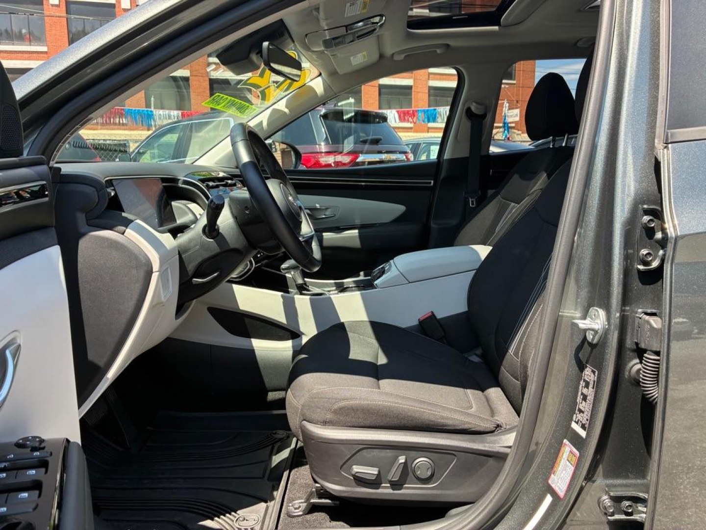 2022 GREEN HYUNDAI TUCSON SEL (5NMJF3AE7NH) with an 2.5L engine, Automatic transmission, located at 117 North Cameron Street, Harrisburg, PA, 17101, (717) 963-8962, 40.266762, -76.875259 - WE FINANCE!!! MOST vehicles are available for financing. Good Credit/ Challenged Credit/ No Credit - ALL Trade-Ins Welcomed!!! APPLY ONLINE or CALL us TODAY Please call us to discuss your cash and/or financing options. Thanks for checking our inventory! We're here to help.- Photo#13